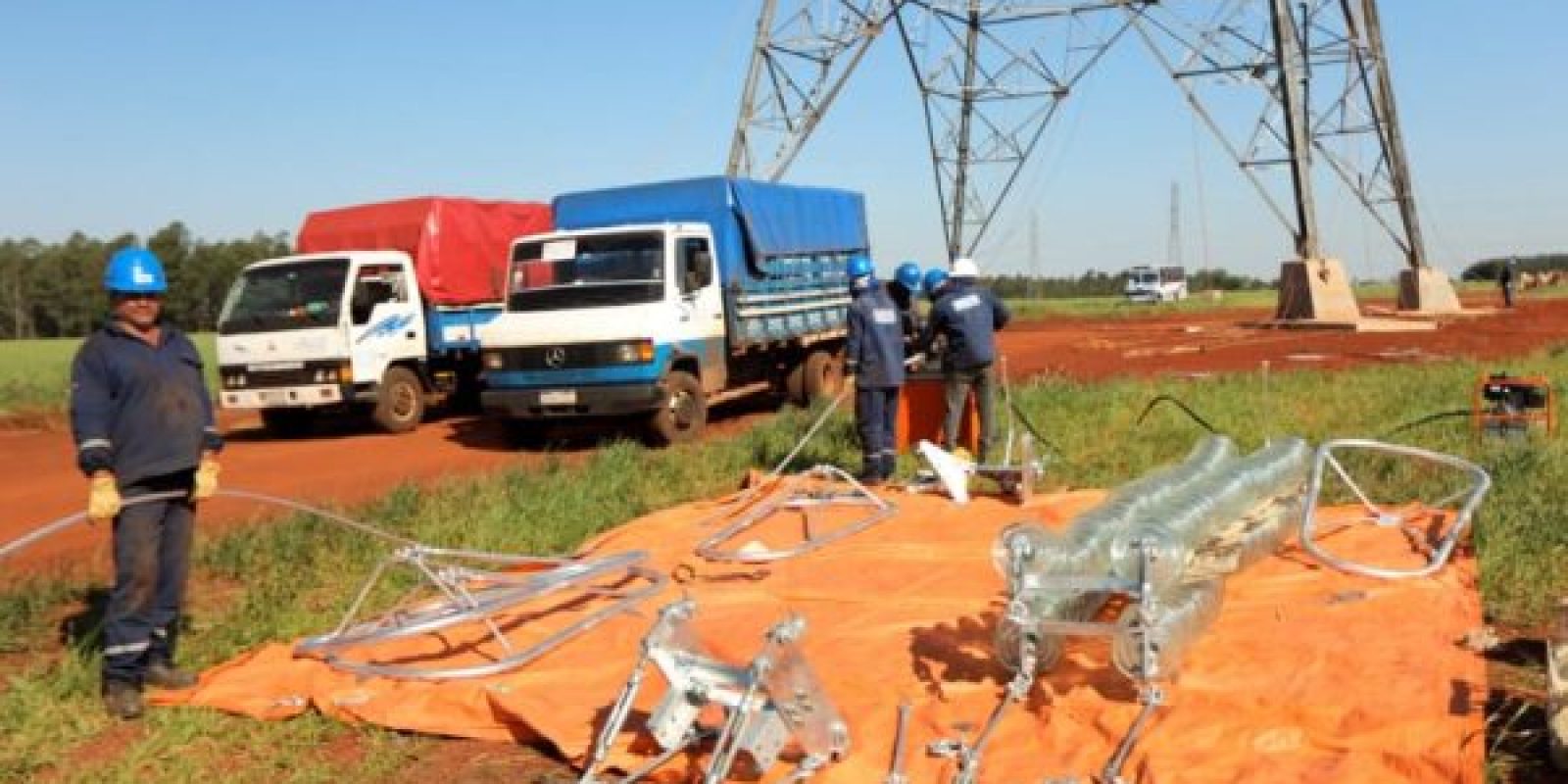 Electricistas-Itaipu-ANDE-600x400