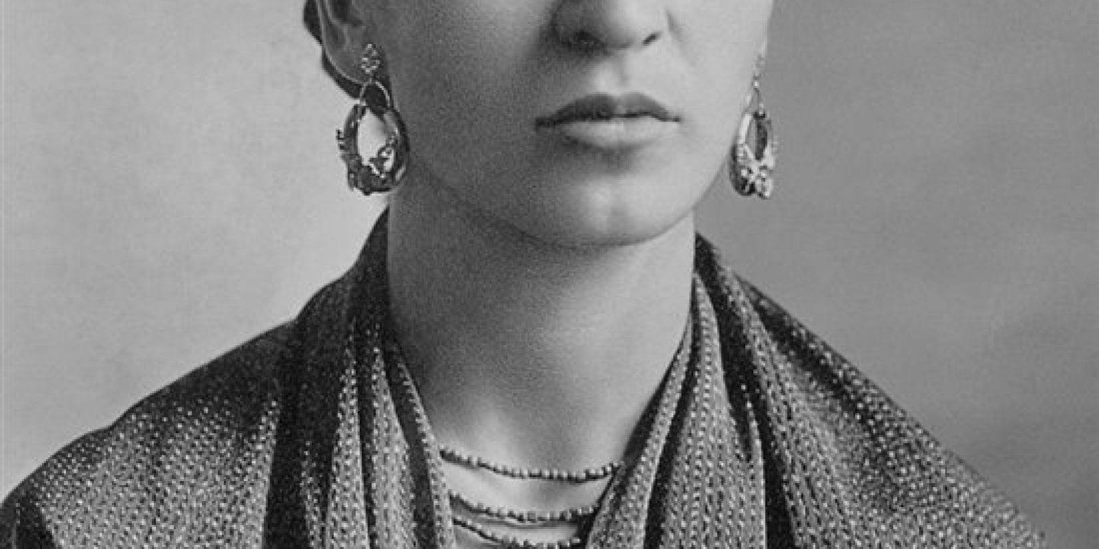 frida-kahlo-by-guillermo-kahlo_e3b4d146_550x825